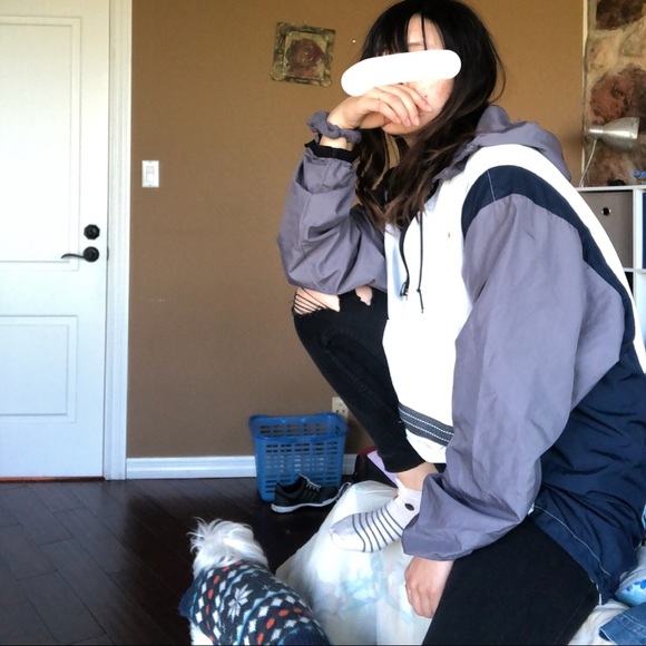 SOLD-Vintage Nike Windbreaker - Picture 5 of 7